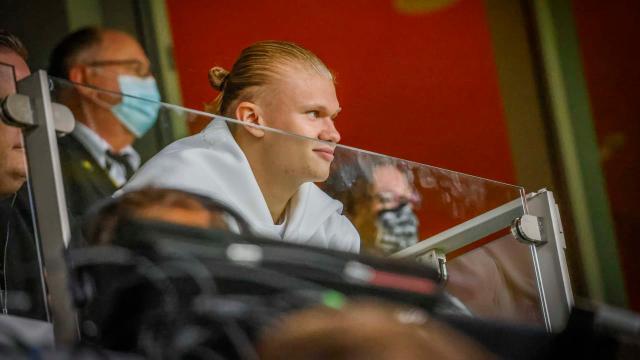 世界杯比赛直播软件-没哈兰德,进球和赢球真难!球迷推着多特主场连胜