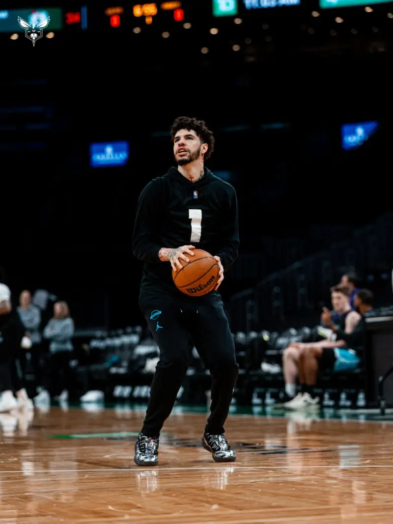 世界杯手机观看app下载-挥汗如雨！黄蜂官方Ins晒众球员训练照：在TD花园投篮